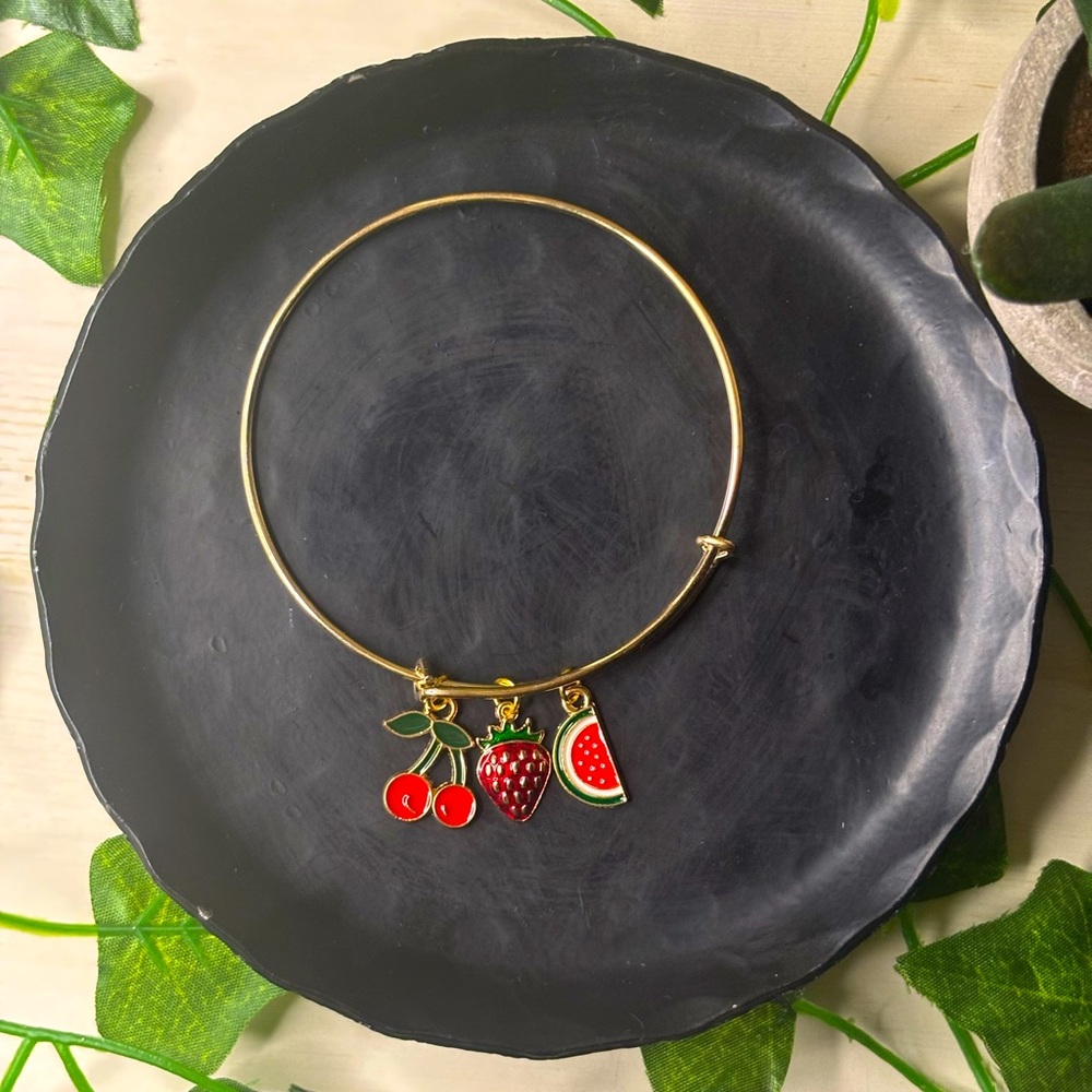 ⭐️cute gold adjustable charm bracelet handmade⭐️